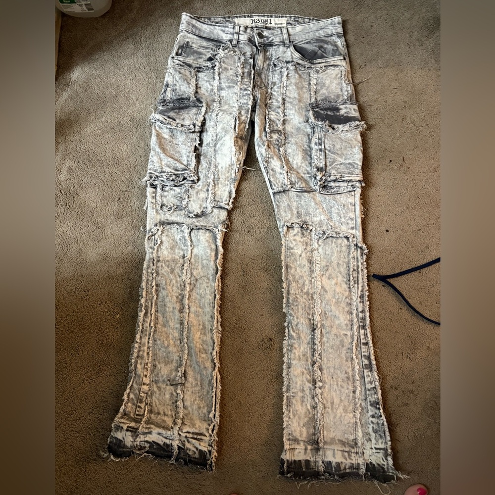 Distressed Bootcut Jeans in Gray